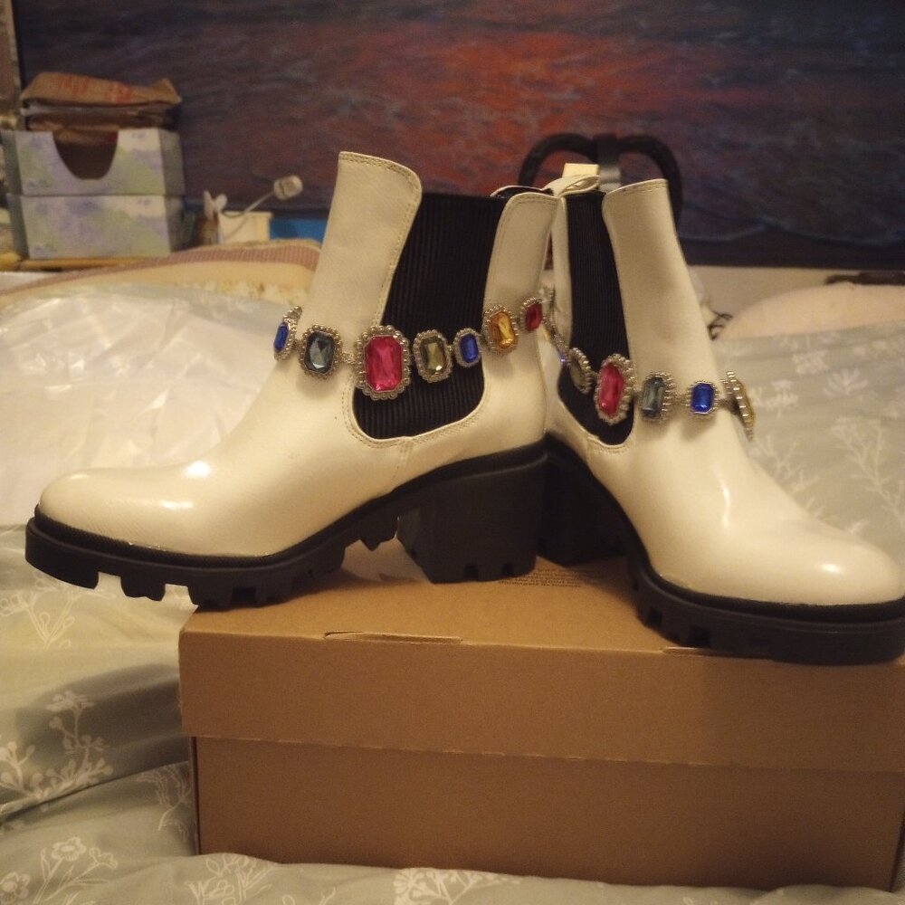 Betsey Johnson jenesis wte jewel lug soles boots 9.5 New!